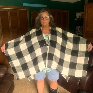 Summer & Rose Buffalo Check Plaid Black & White Poncho Shawl Wrap